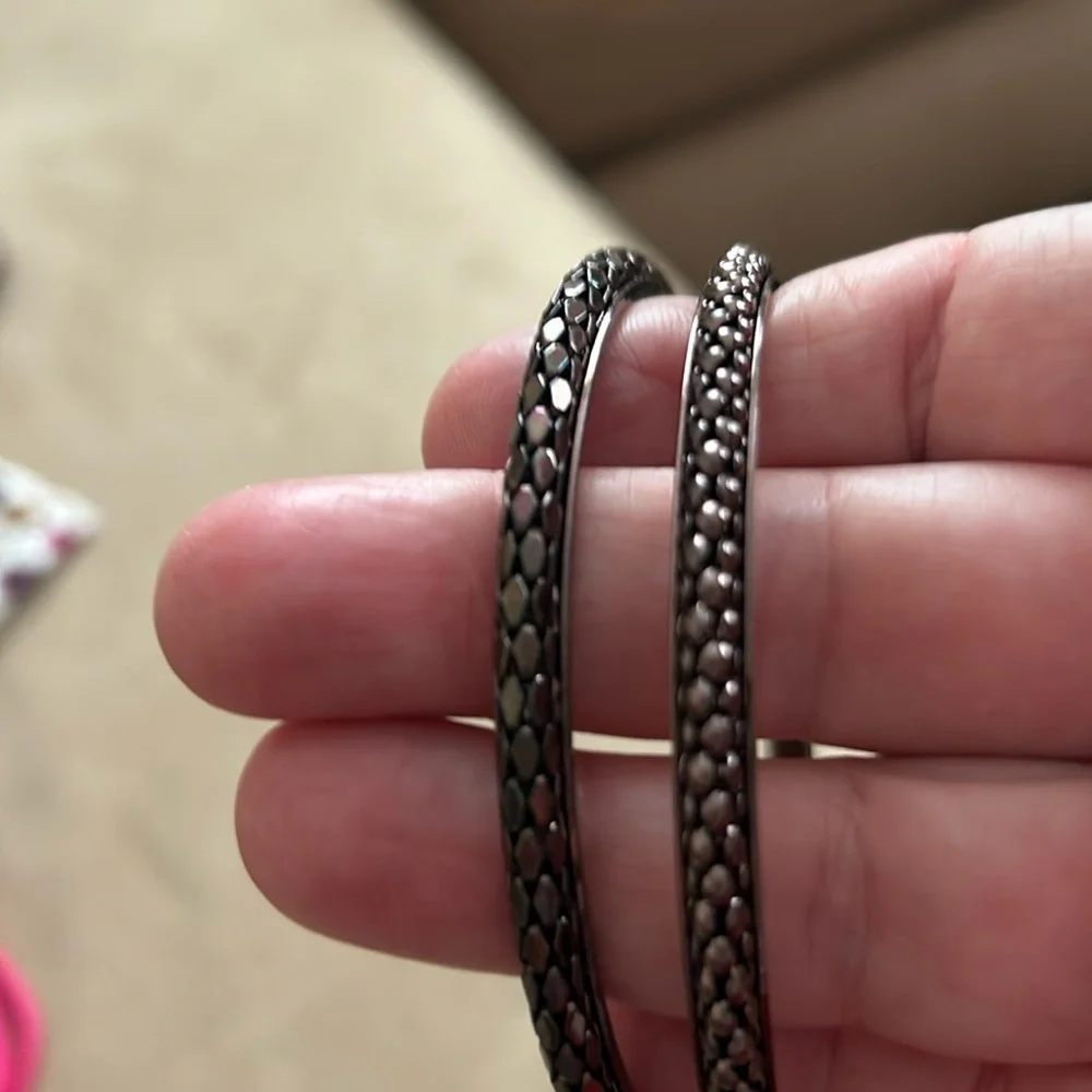 Two bronze bangle bracelets, different styles - Picture 1 of 3